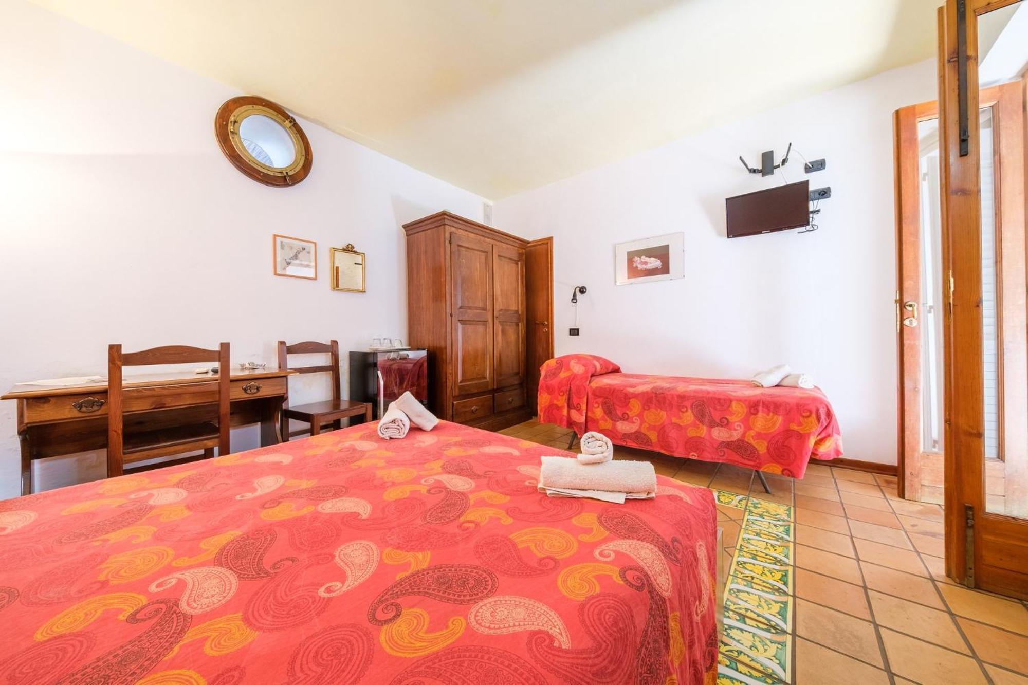 B&B Il Giardino Segreto Στρόμπολι Εξωτερικό φωτογραφία