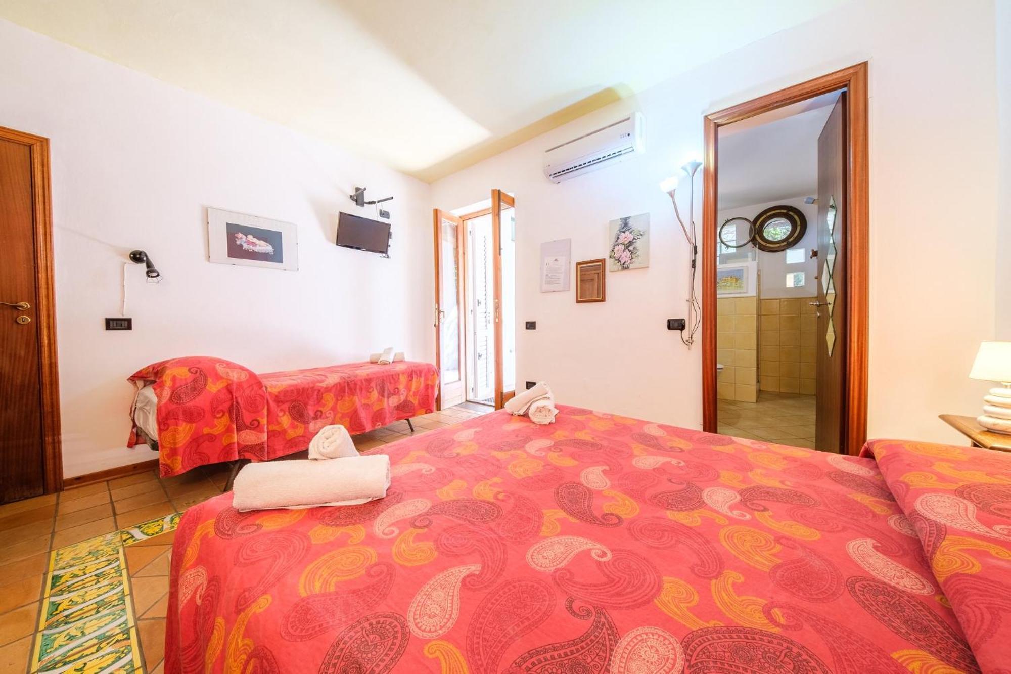 B&B Il Giardino Segreto Στρόμπολι Εξωτερικό φωτογραφία